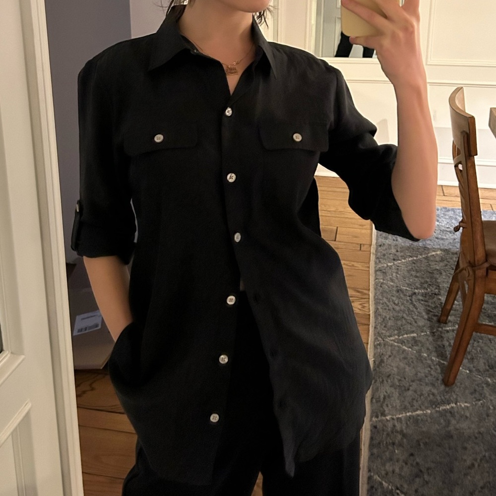 Banana Republic cotton button-up, size 6!!